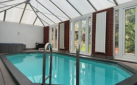 Broadway Pool House With Sauna & Jacuzzi